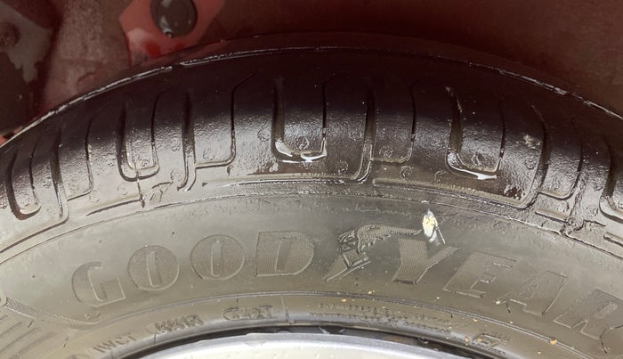 2012 Hyundai i10 SPORTZ 1.2, CNG, Manual, 86,413 km, Right Rear Tyre Tread