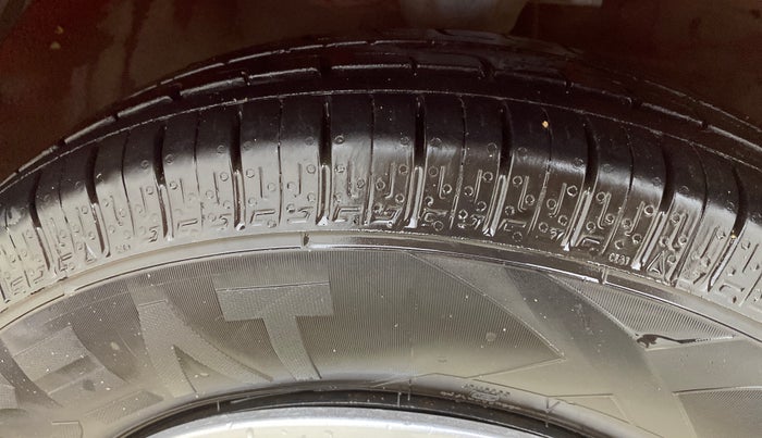 2012 Hyundai i10 SPORTZ 1.2, CNG, Manual, 86,413 km, Right Front Tyre Tread