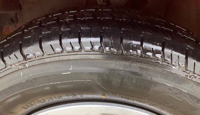 2012 Hyundai i10 SPORTZ 1.2, CNG, Manual, 86,413 km, Left Front Tyre Tread