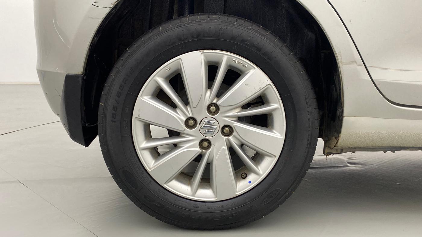 2017 Maruti Swift ZDI, Diesel, Manual, 63,615 km, Right Rear Wheel