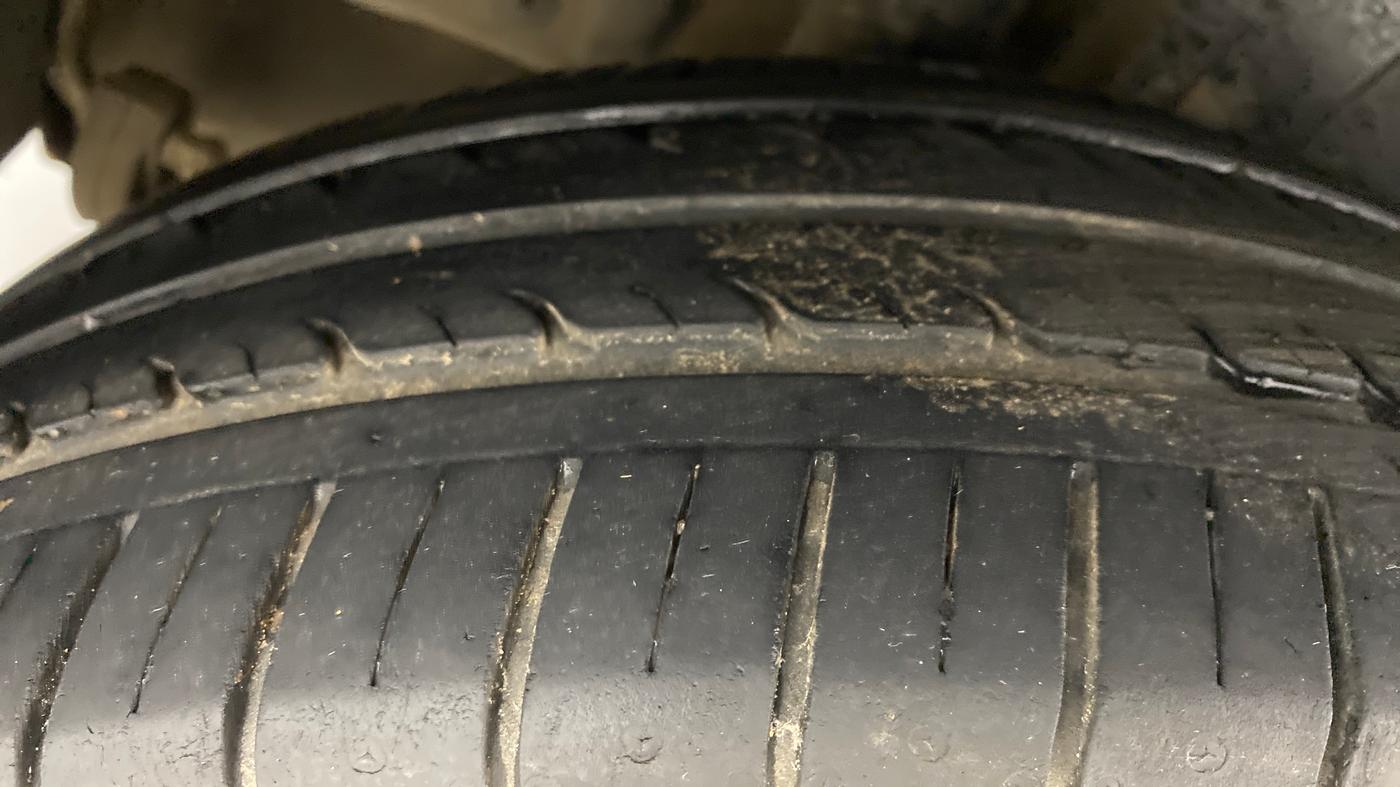 2017 Maruti Swift ZDI, Diesel, Manual, 63,615 km, Right Rear Tyre Tread