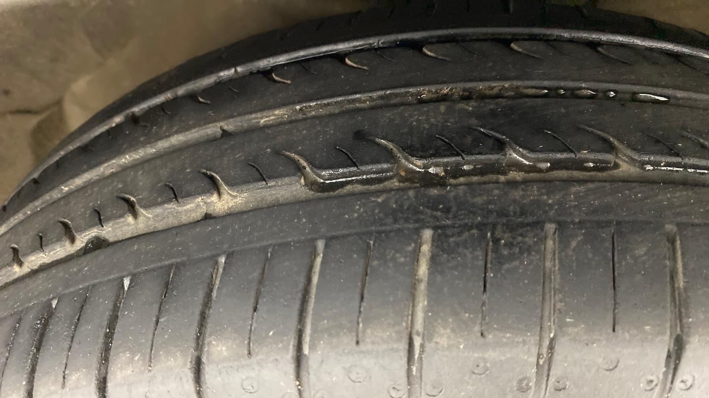 2017 Maruti Swift ZDI, Diesel, Manual, 63,615 km, Right Front Tyre Tread