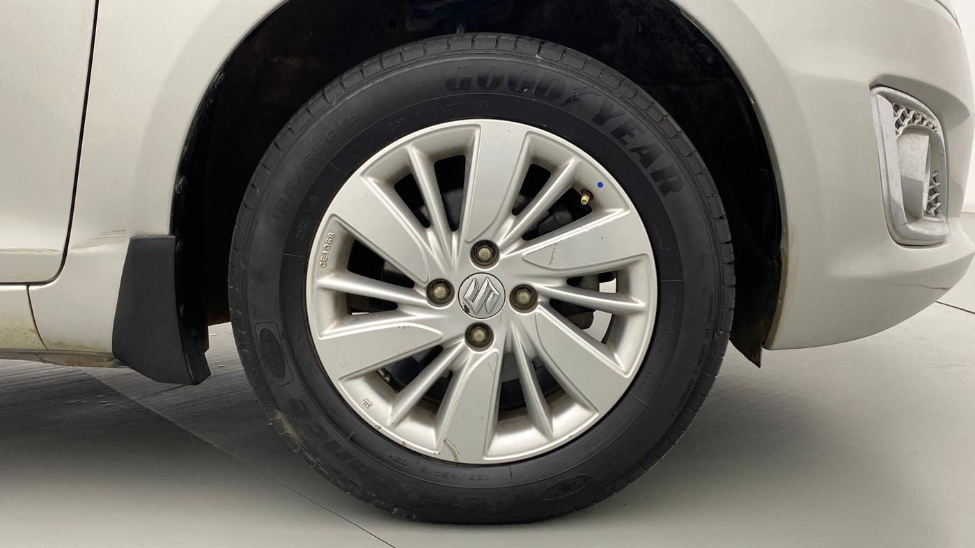 2017 Maruti Swift ZDI, Diesel, Manual, 63,615 km, Right Front Wheel