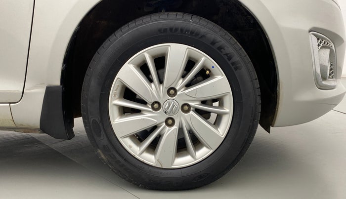 2017 Maruti Swift ZDI, Diesel, Manual, 63,615 km, Right Front Wheel