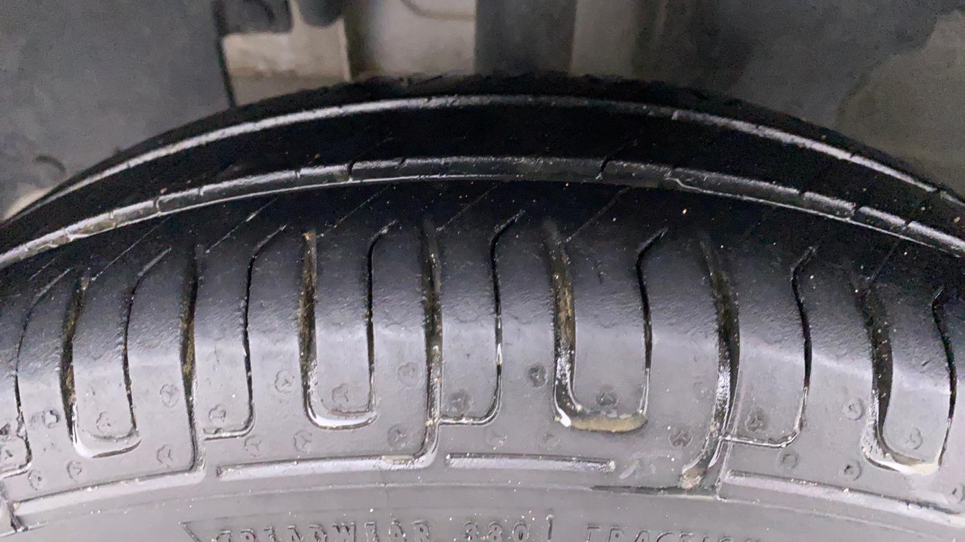 2016 Renault Kwid 1.0 RXT, Petrol, Manual, 29,722 km, Left Front Tyre Tread