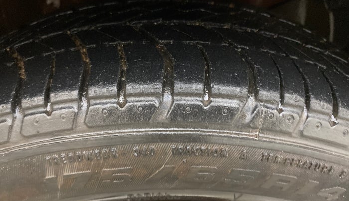 2015 Honda Amaze 1.2L I-VTEC S, Petrol, Manual, 67,474 km, Right Front Tyre Tread