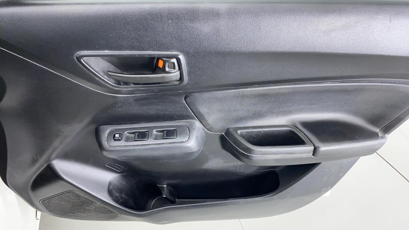 2019 Maruti Swift LXI D, Petrol, Manual, 36,536 km, Driver Side Door Panels Control