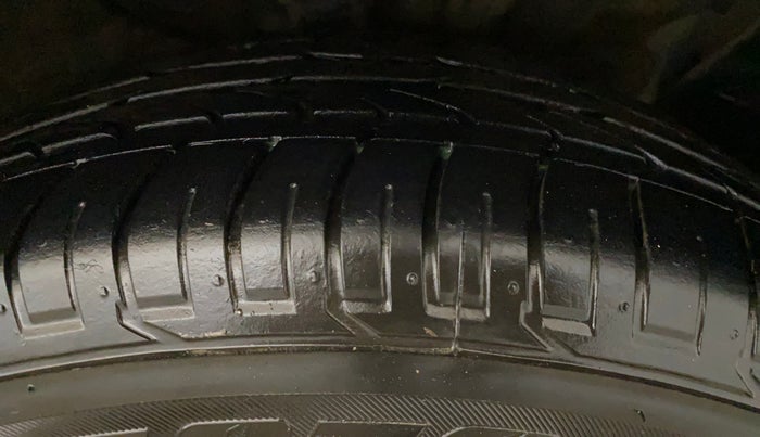 2017 Hyundai Creta SX PLUS AT 1.6 PETROL, Petrol, Automatic, 26,882 km, Right Front Tyre Tread