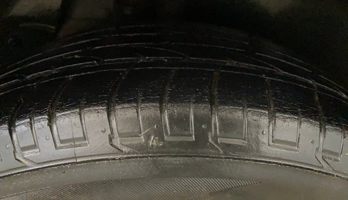 2017 Hyundai Creta SX PLUS AT 1.6 PETROL, Petrol, Automatic, 26,882 km, Right Rear Tyre Tread