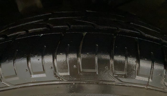 2017 Hyundai Creta SX PLUS AT 1.6 PETROL, Petrol, Automatic, 26,882 km, Left Front Tyre Tread