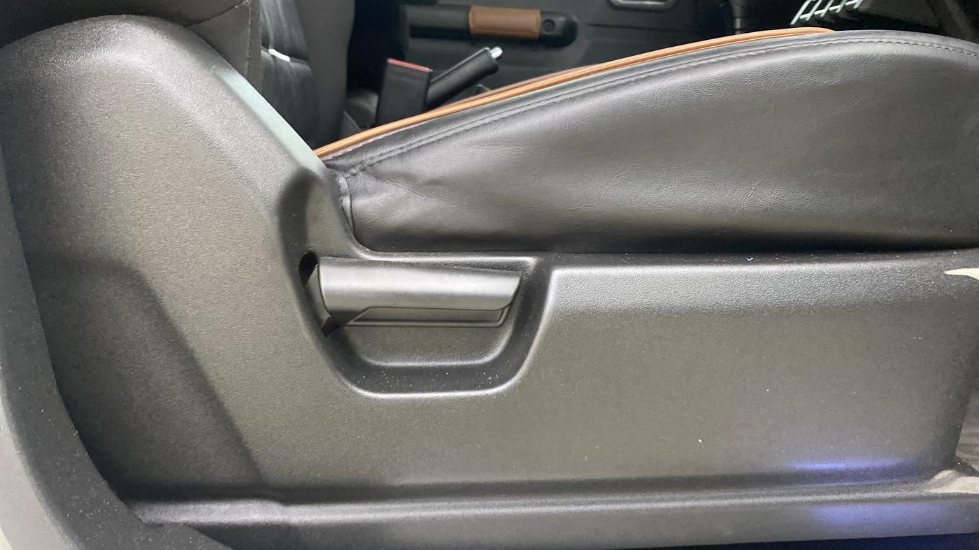 2025 Maruti JIMNY ALPHA ALL GRIP PRO AT, Petrol, Automatic, 6,249 km, Driver Side Adjustment Panel