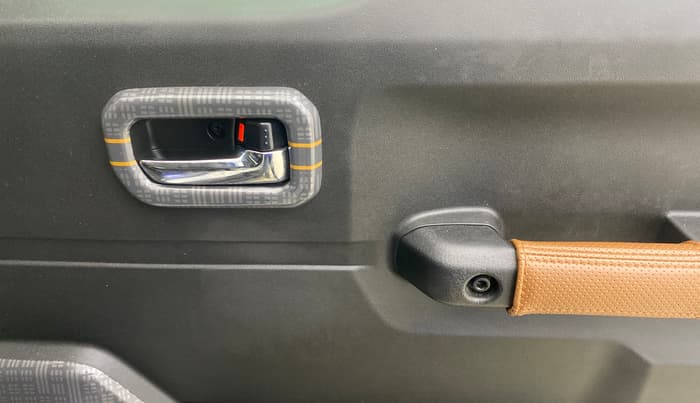 2025 Maruti JIMNY ALPHA ALL GRIP PRO AT, Petrol, Automatic, 6,249 km, Driver Side Door Panels Control