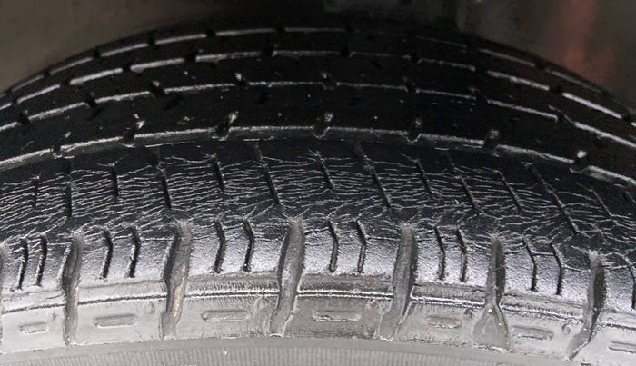 2013 Maruti Alto K10 LXI P, Petrol, Manual, 38,725 km, Left Front Tyre Tread