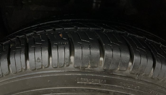 2016 Maruti Celerio VXI CNG, CNG, Manual, 74,201 km, Left Front Tyre Tread