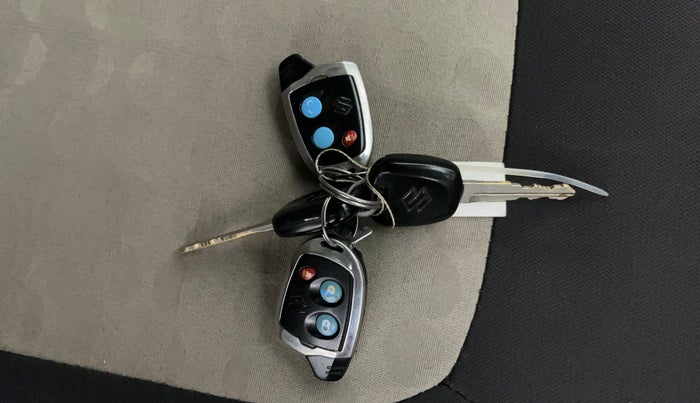 2016 Maruti Celerio VXI CNG, CNG, Manual, 74,201 km, Key Close Up