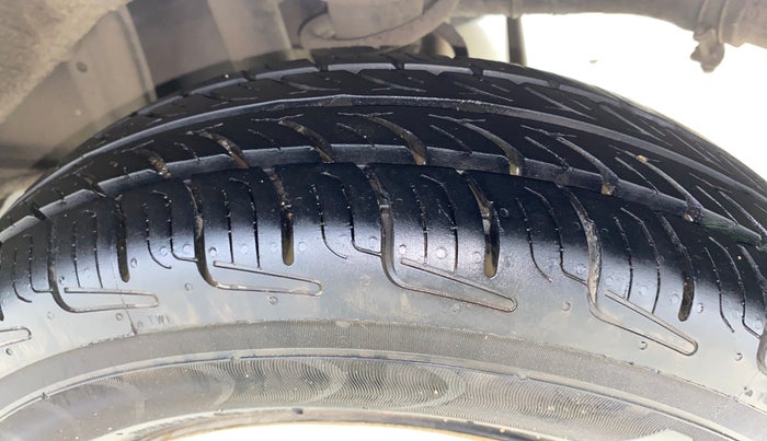 2014 Maruti Alto 800 LXI, Petrol, Manual, 34,368 km, Left Rear Tyre Tread