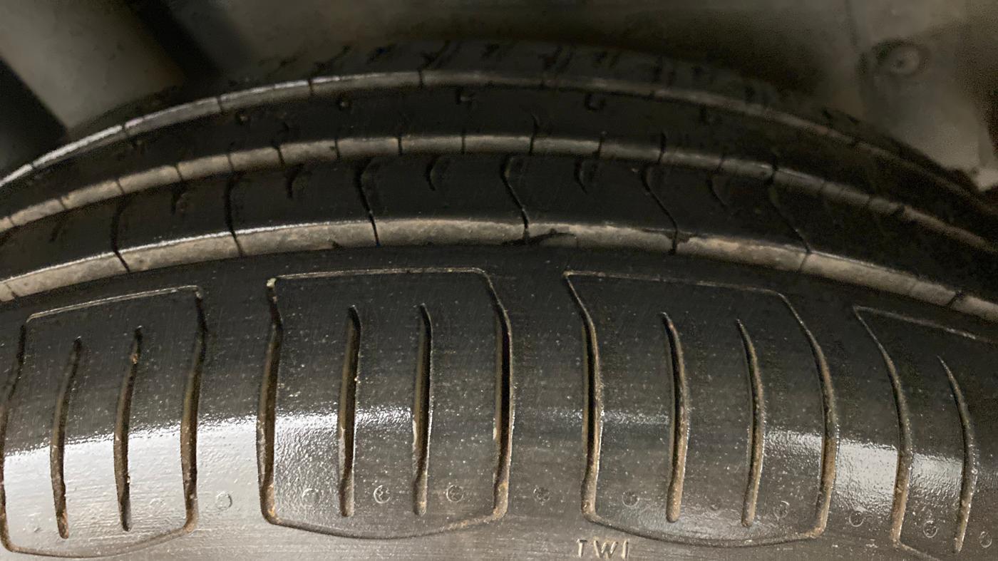 2014 Volkswagen Polo HIGHLINE1.2L PETROL, Petrol, Manual, 61,424 km, Right Front Tyre Tread