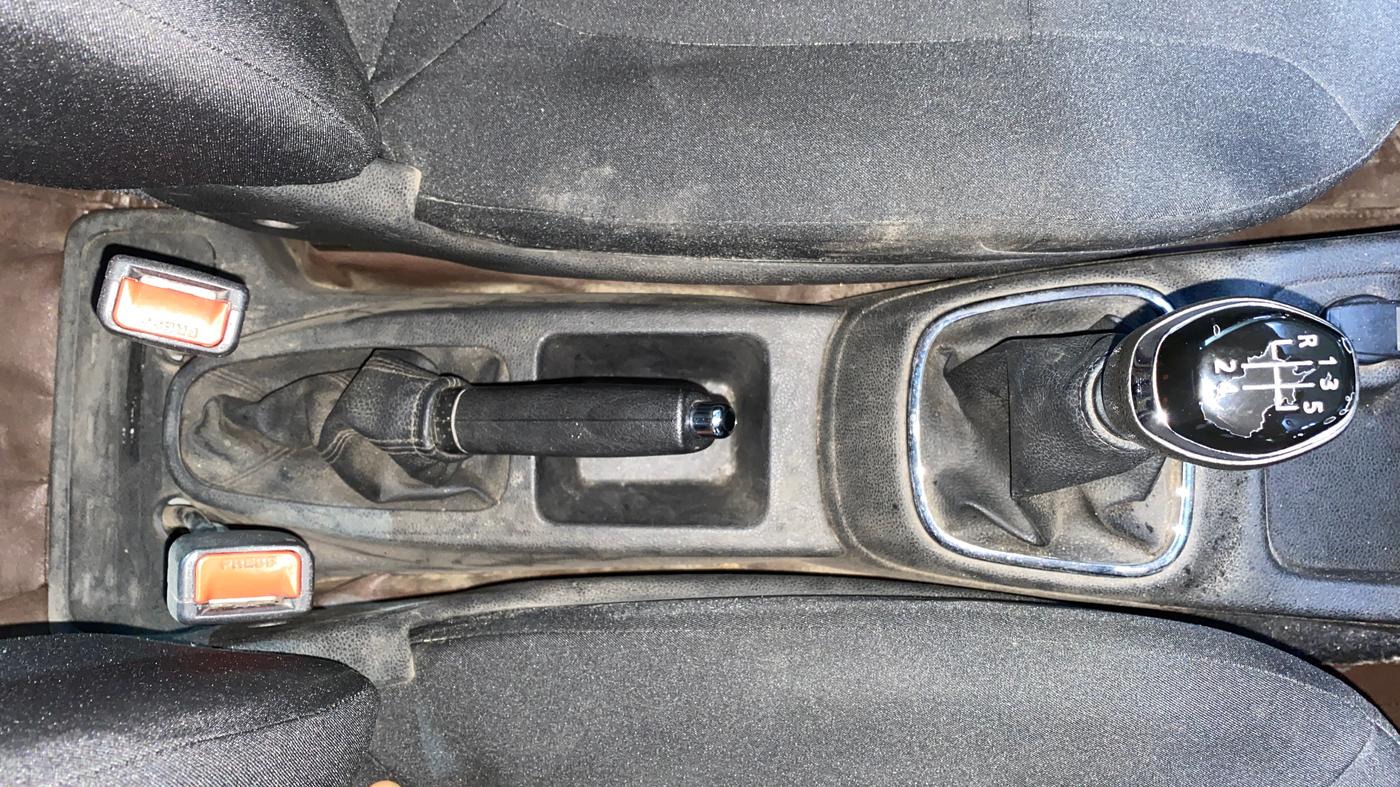 2019 Renault Kwid RXT 1.0 (O), Petrol, Manual, 82,637 km, Gear Lever