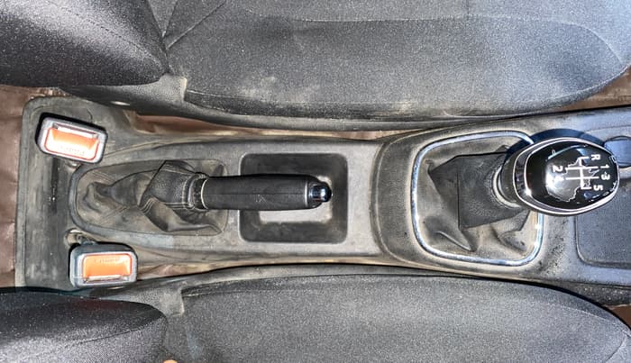 2019 Renault Kwid RXT 1.0 (O), Petrol, Manual, 82,637 km, Gear Lever