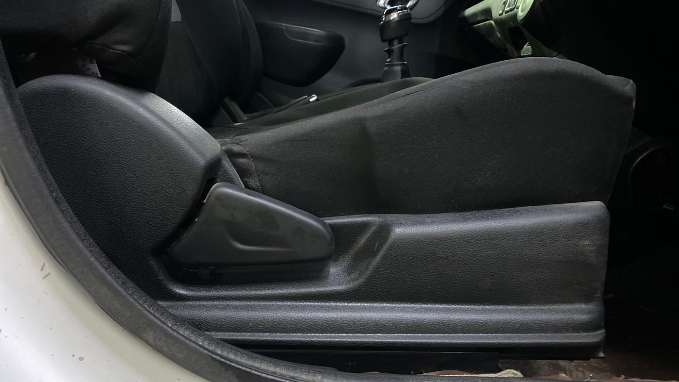 2019 Renault Kwid RXT 1.0 (O), Petrol, Manual, 82,637 km, Driver Side Adjustment Panel