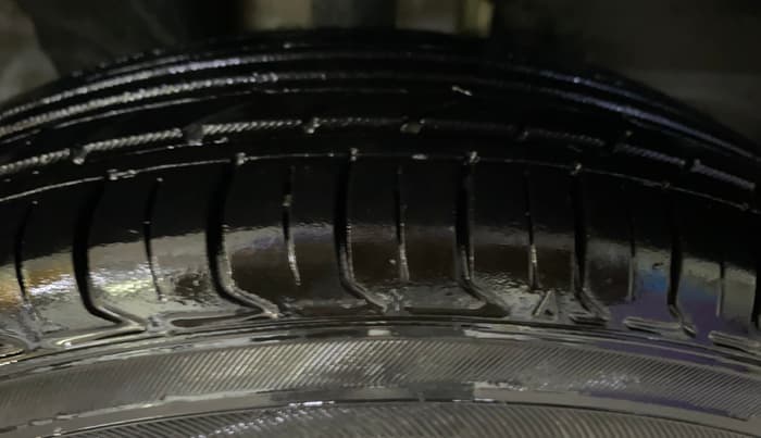 2019 Renault Kwid RXT 1.0 (O), Petrol, Manual, 82,637 km, Right Front Tyre Tread