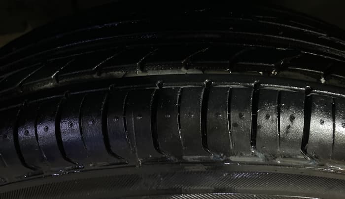 2019 Renault Kwid RXT 1.0 (O), Petrol, Manual, 82,637 km, Left Front Tyre Tread