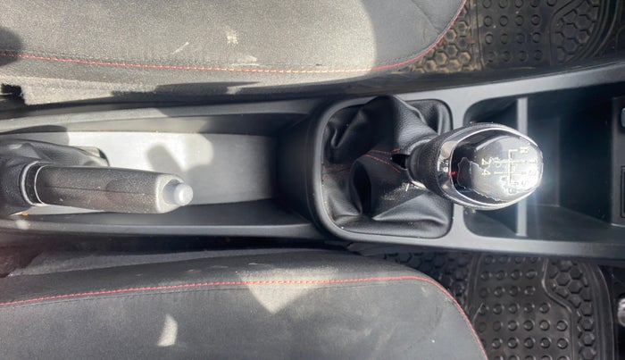 2021 Renault Kwid RXT 1.0 (O), Petrol, Manual, 41,310 km, Gear Lever