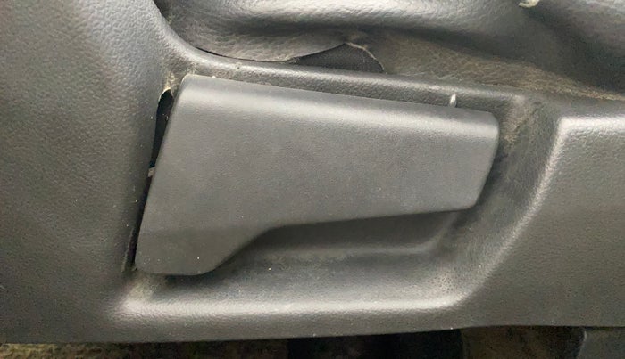 2019 Renault TRIBER RXZ, Petrol, Manual, 63,485 km, Driver Side Adjustment Panel