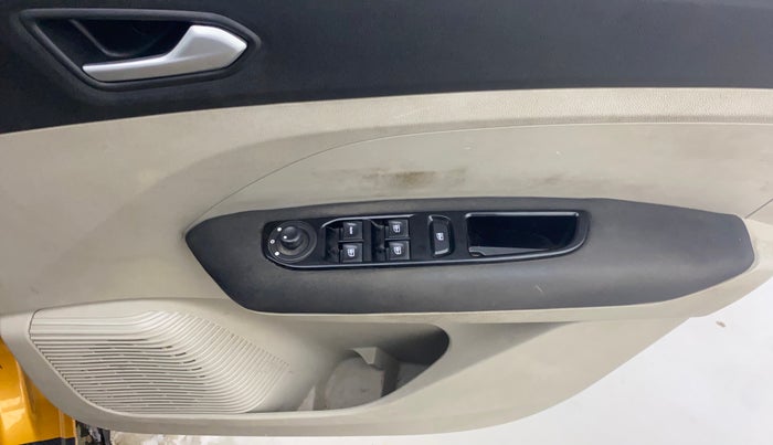 2019 Renault TRIBER RXZ, Petrol, Manual, 63,485 km, Driver Side Door Panels Control