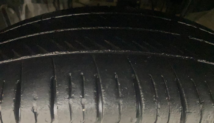 2019 Renault TRIBER RXZ, Petrol, Manual, 63,485 km, Left Front Tyre Tread