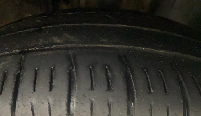 2019 Renault TRIBER RXZ, Petrol, Manual, 63,485 km, Right Front Tyre Tread