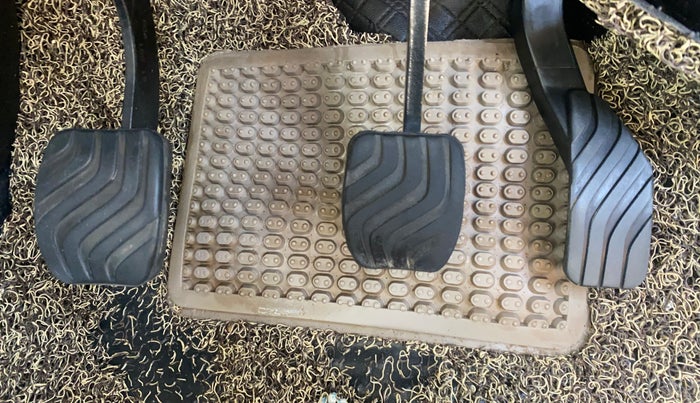 2019 Renault TRIBER RXZ, Petrol, Manual, 63,485 km, Pedals