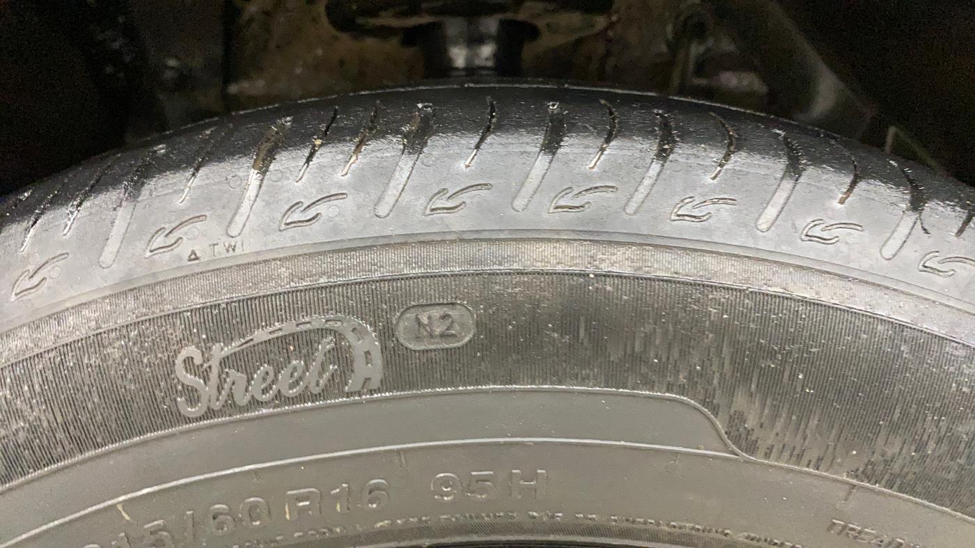 2023 Maruti BREZZA ZXI S-CNG, CNG, Manual, 70,705 km, Right Front Tyre Tread