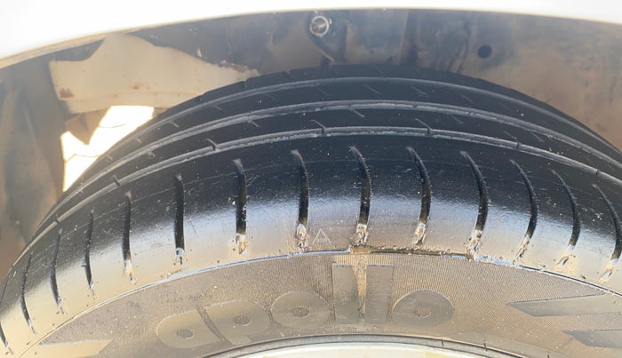 2016 Honda Amaze 1.2L I-VTEC SX, CNG, Manual, 1,08,799 km, Left Front Tyre Tread