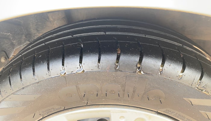 2016 Honda Amaze 1.2L I-VTEC SX, CNG, Manual, 1,08,799 km, Right Rear Tyre Tread