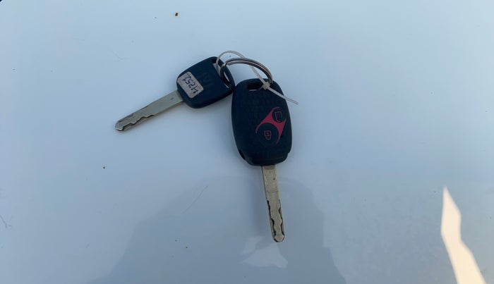 2016 Honda Amaze 1.2L I-VTEC SX, CNG, Manual, 1,08,799 km, Key Close Up