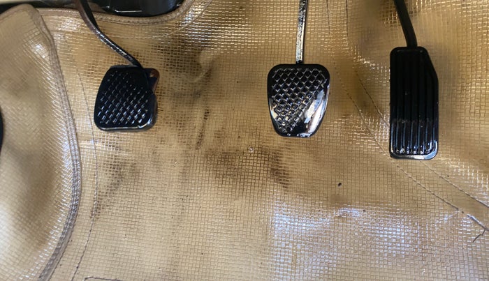 2016 Honda Amaze 1.2L I-VTEC SX, CNG, Manual, 1,08,799 km, Pedals