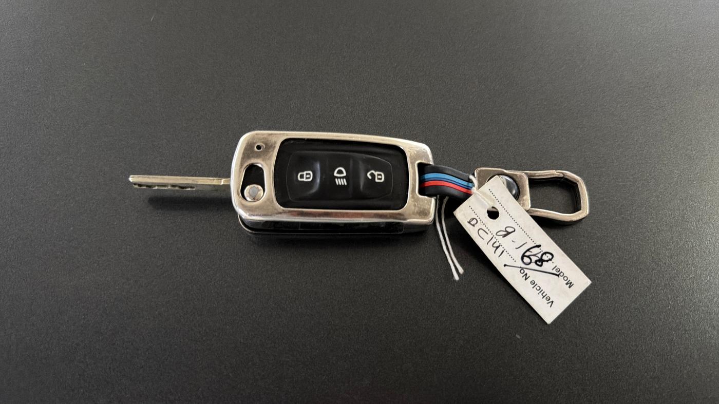 2020 Tata Tiago XZ PETROL, Petrol, Manual, 1,06,731 km, Key Close Up