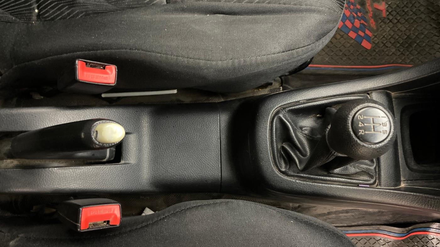 2013 Maruti Swift VDI, Diesel, Manual, 1,49,914 km, Gear Lever