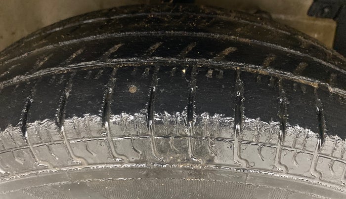 2013 Maruti Swift VDI, Diesel, Manual, 1,49,912 km, Right Front Tyre Tread