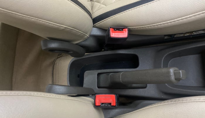 2015 Hyundai i10 SPORTZ 1.1, Petrol, Manual, 87,663 km, Driver Side Adjustment Panel