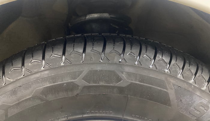 2015 Hyundai i10 SPORTZ 1.1, Petrol, Manual, 87,663 km, Right Front Tyre Tread