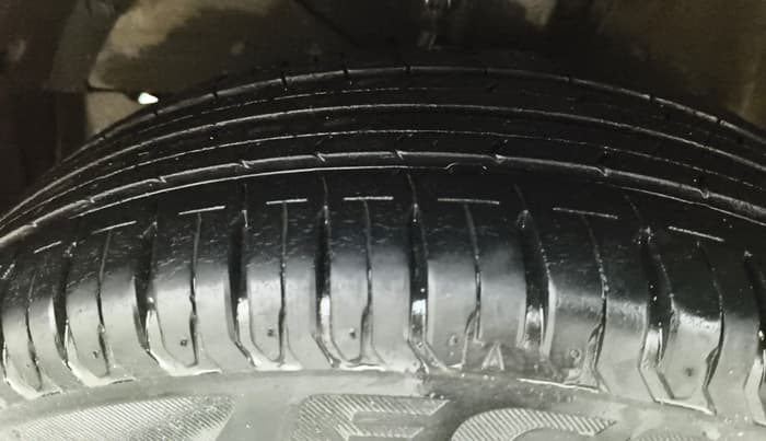 2019 Maruti Ertiga VXI AT SHVS, Petrol, Automatic, 41,087 km, Left Front Tyre Tread