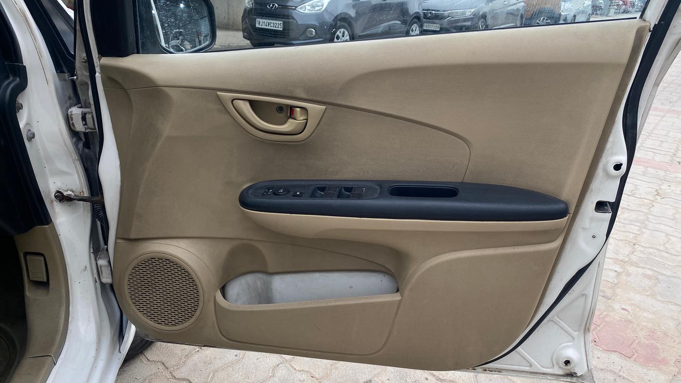 2014 Honda Brio S MT, Petrol, Manual, 73,099 km, Driver Side Door Panels Control