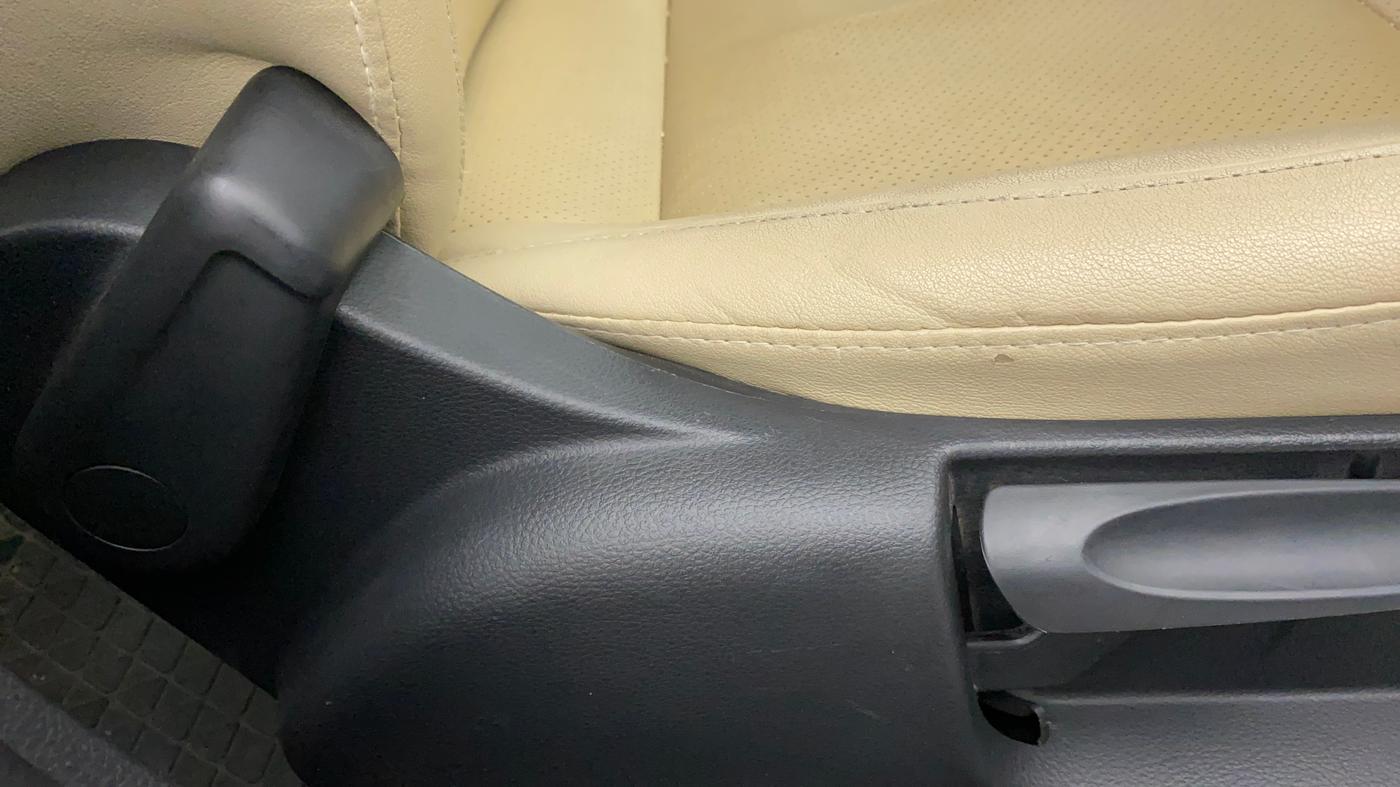 2019 Skoda Rapid AMBITION 1.6 MPI MT, Petrol, Manual, 23,372 km, Driver Side Adjustment Panel