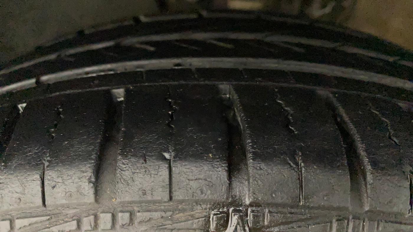 2019 Skoda Rapid AMBITION 1.6 MPI MT, Petrol, Manual, 23,372 km, Left Front Tyre Tread