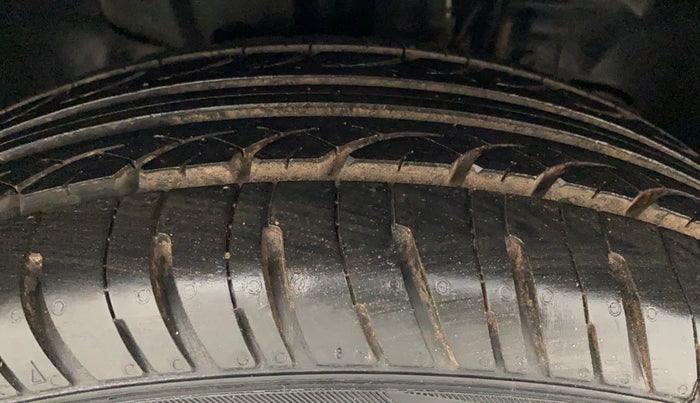 2016 Tata Tiago XZ PETROL, Petrol, Manual, 86,807 km, Right Front Tyre Tread