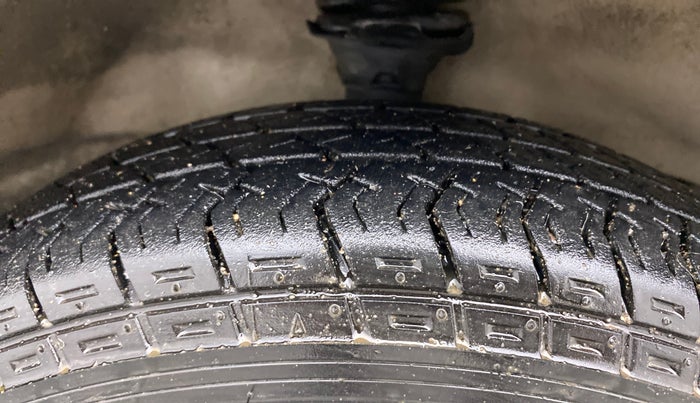 2012 Maruti Eeco 5 STR WITH A/C+HTR CNG, CNG, Manual, 60,376 km, Left Front Tyre Tread