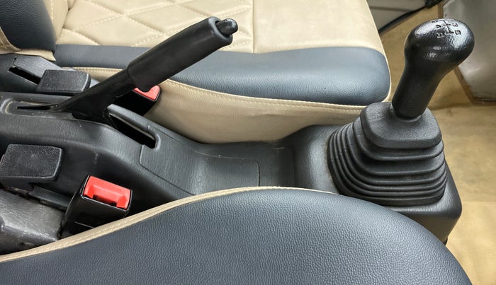 2012 Maruti Eeco 5 STR WITH A/C+HTR CNG, CNG, Manual, 60,376 km, Gear Lever