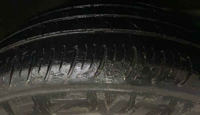 2019 Maruti Baleno DELTA PETROL 1.2, Petrol, Manual, 25,859 km, Right Front Tyre Tread